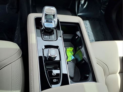 Certified 2026 Volvo XC90 B6 Plus AWD/4WD image 25