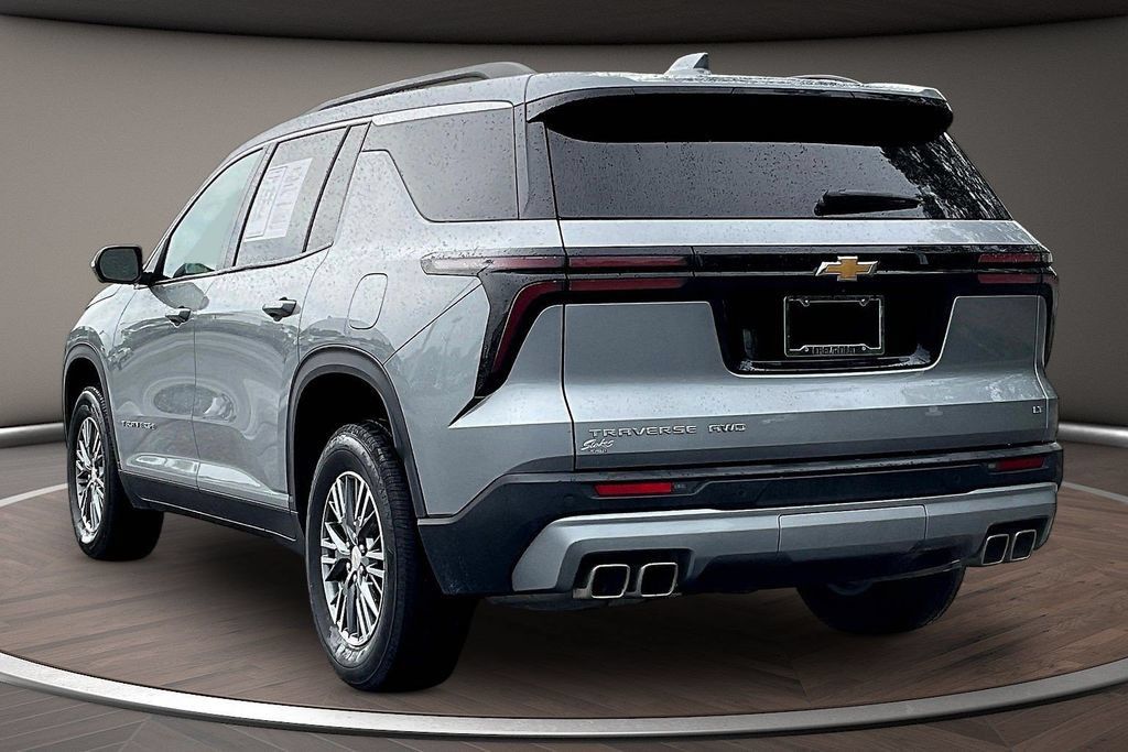 Used 2024 Chevrolet Traverse LT AWD/4WD image 4