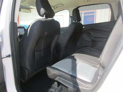 Used 2019 Ford Escape SE image 16