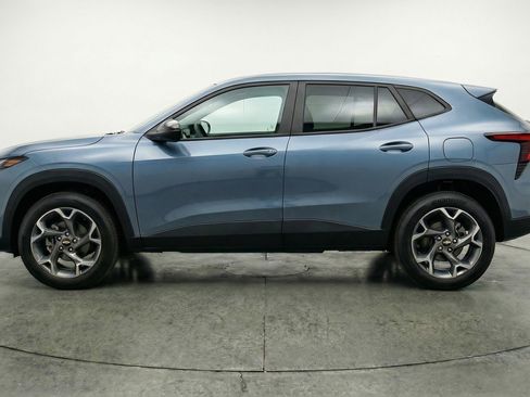 Used 2025 Chevrolet Trax LT FWD image 3