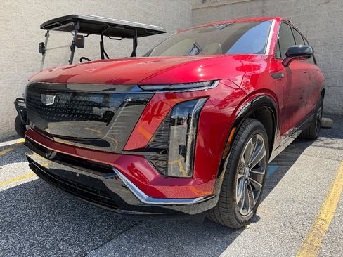 New 2026 Cadillac Vistiq Sport AWD/4WD image 4