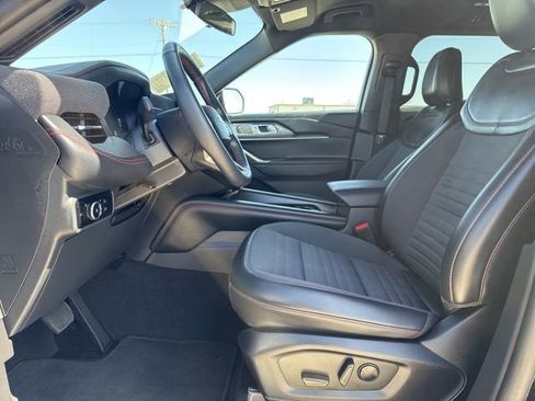 Used 2025 Ford Explorer ST-Line w/ ST-Line Street Pack AWD/4WD image 2