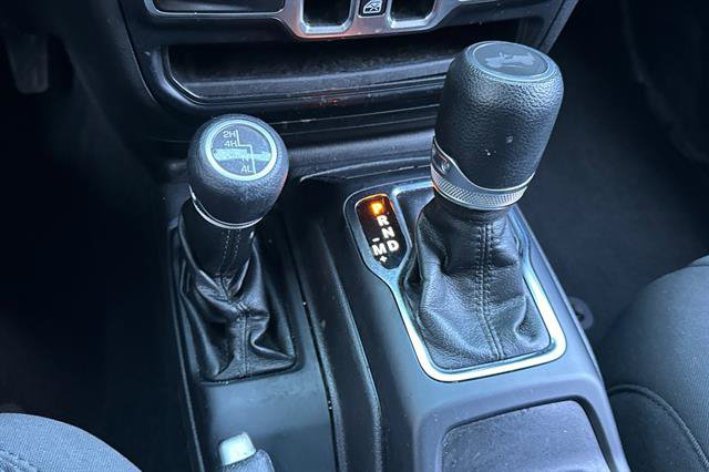 Used 2022 Jeep Wrangler Unlimited Sport AWD/4WD image 23