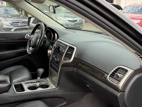 Used 2011 Jeep Grand Cherokee Laredo AWD/4WD image 11