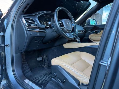 Used 2017 Volvo XC90 T6 Momentum w/ Vision Package image 39