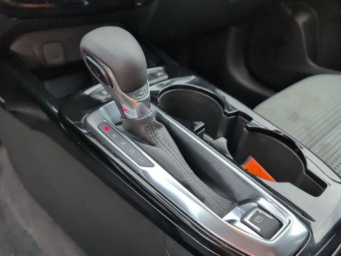 Used 2025 Chevrolet Trax LT FWD image 20