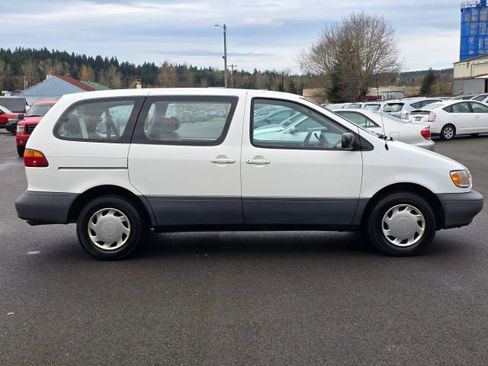 Used 1998 Toyota Sienna CE image 8
