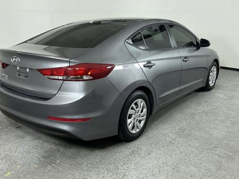 Used 2018 Hyundai Elantra SE image 3
