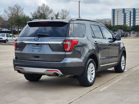 Used 2017 Ford Explorer XLT w/ Equipment Group 201A image 5