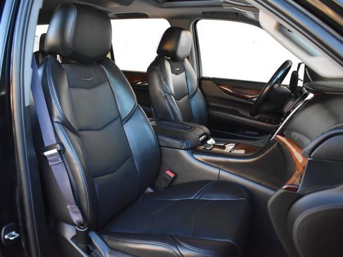 Used 2015 Cadillac Escalade Premium image 28