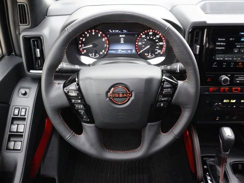 Used 2025 Nissan Frontier PRO-4X AWD/4WD image 18