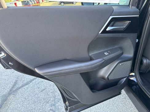 New 2025 Mitsubishi Outlander ES FWD image 32