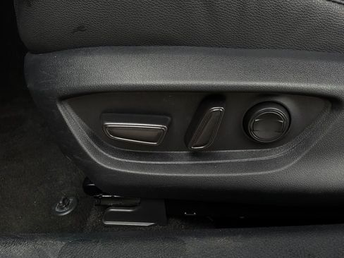 Used 2025 Toyota Camry SE FWD image 11