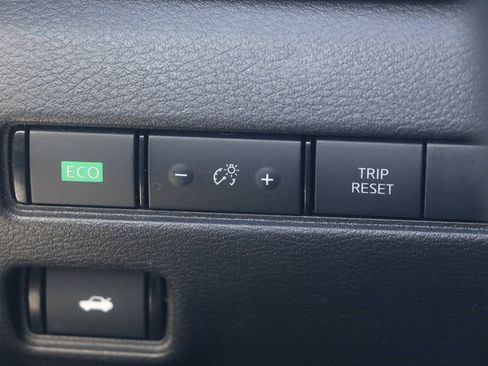 Used 2024 Nissan Sentra SV FWD image 28