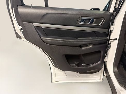 Used 2019 Ford Explorer XLT image 25