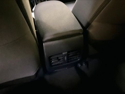 Used 2024 Toyota Corolla Cross LE image 28