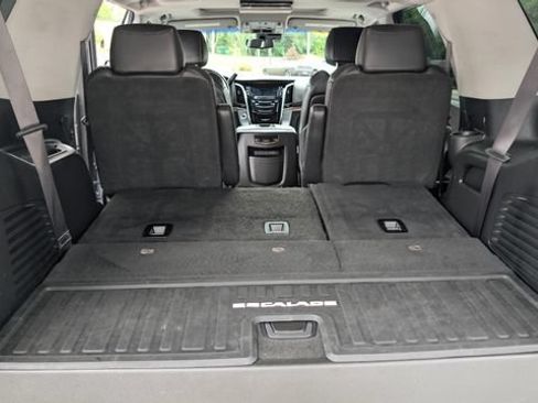 Used 2019 Cadillac Escalade Luxury AWD/4WD image 11
