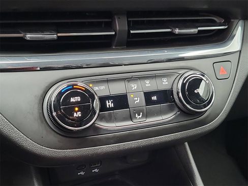 Used 2025 Buick Envista Preferred image 21