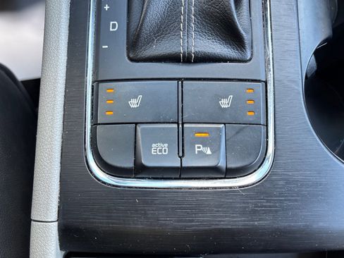 Used 2018 Kia Sedona LX w/ LX Essentials Premium Package FWD image 35