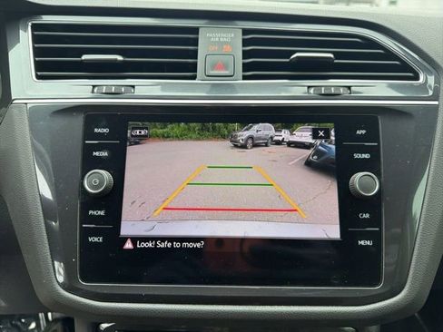 Used 2021 Volkswagen Tiguan SE FWD image 24