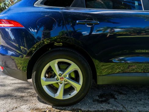 Used 2017 Jaguar F-PACE Premium image 24