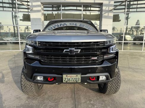 Used 2021 Chevrolet Silverado 1500 LT Trail Boss w/ Convenience Package II image 2