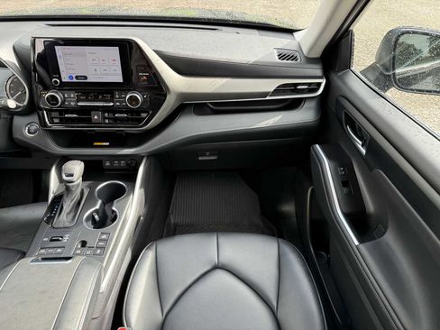 Used 2023 Toyota Highlander XLE image 42