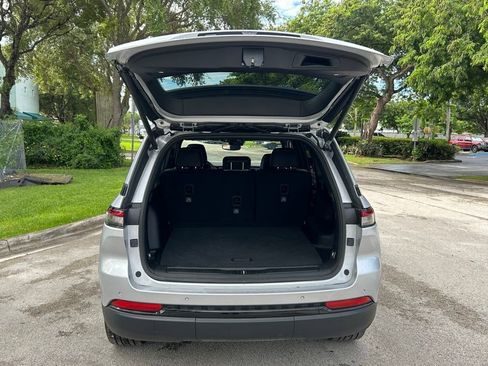 Certified 2024 Jeep Grand Cherokee Limited w/ Black Appearance Package image 44