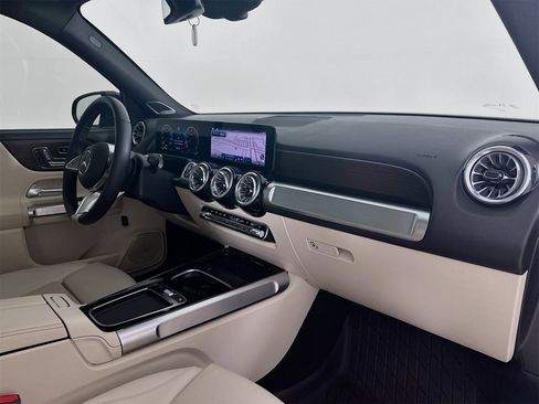 Used 2025 Mercedes-Benz GLB 250 GLB 250 image 31