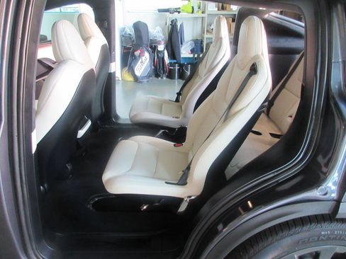Used 2023 Tesla Model X AWD/4WD image 37