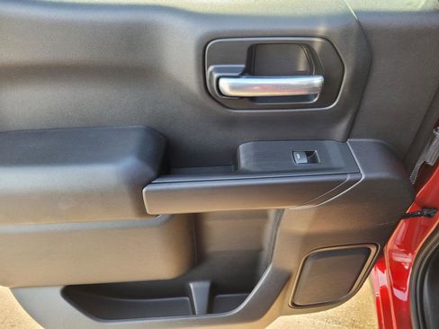 Used 2021 Chevrolet Silverado 1500 Custom image 12