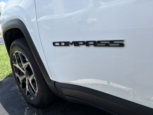 Certified 2025 Jeep Compass Limited AWD/4WD image 30