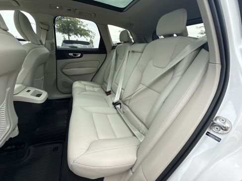 Used 2025 Volvo XC60 B5 Plus w/ Protection Package Premier AWD/4WD image 32