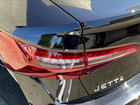 Used 2022 Volkswagen Jetta SE w/ Panoramic Sunroof Package image 28