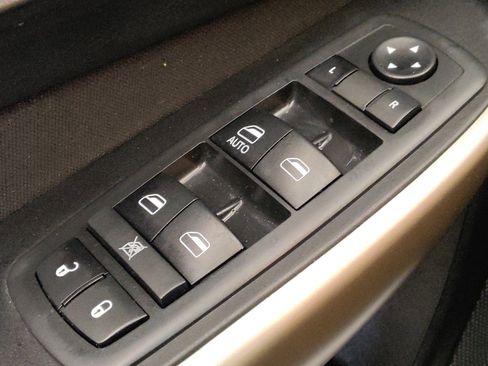 Used 2018 Jeep Cherokee Latitude w/ Altitude Package image 27