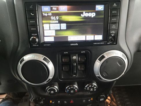 Used 2013 Jeep Wrangler Unlimited Sahara w/ Dual Top Group image 17