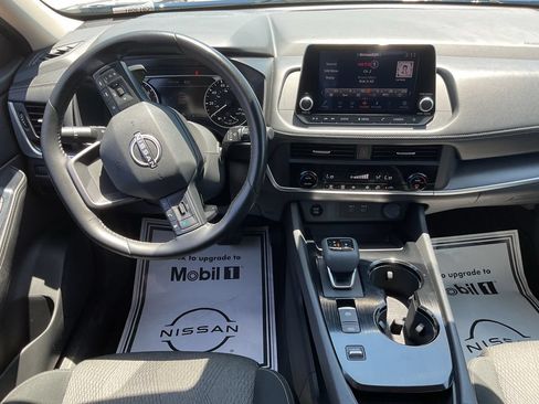 Used 2025 Nissan Rogue SV FWD image 16