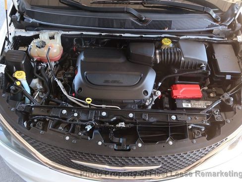 Used 2020 Chrysler Voyager Lxi FWD image 45