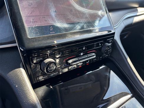 Used 2024 Jeep Grand Cherokee Limited image 19