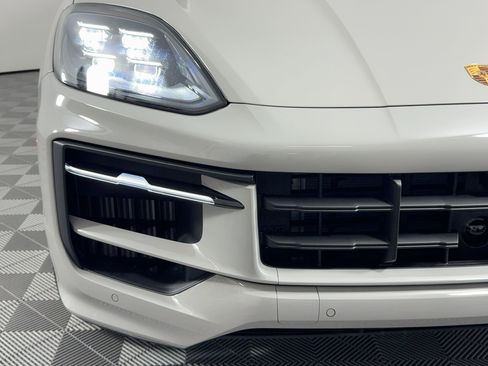 Used 2026 Porsche Cayenne S image 11