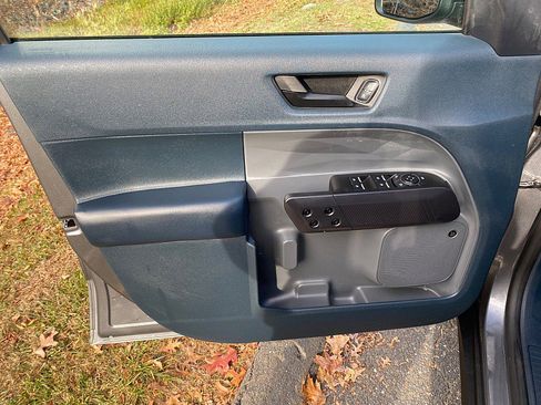 Certified 2024 Ford Maverick Lariat w/ Black Appearance Package image 33