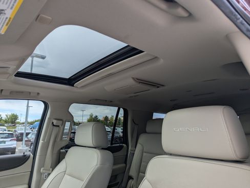 Used 2018 GMC Yukon Denali w/ Denali Ultimate Package AWD/4WD image 28