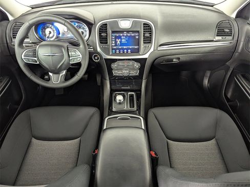 Used 2023 Chrysler 300 Touring image 15