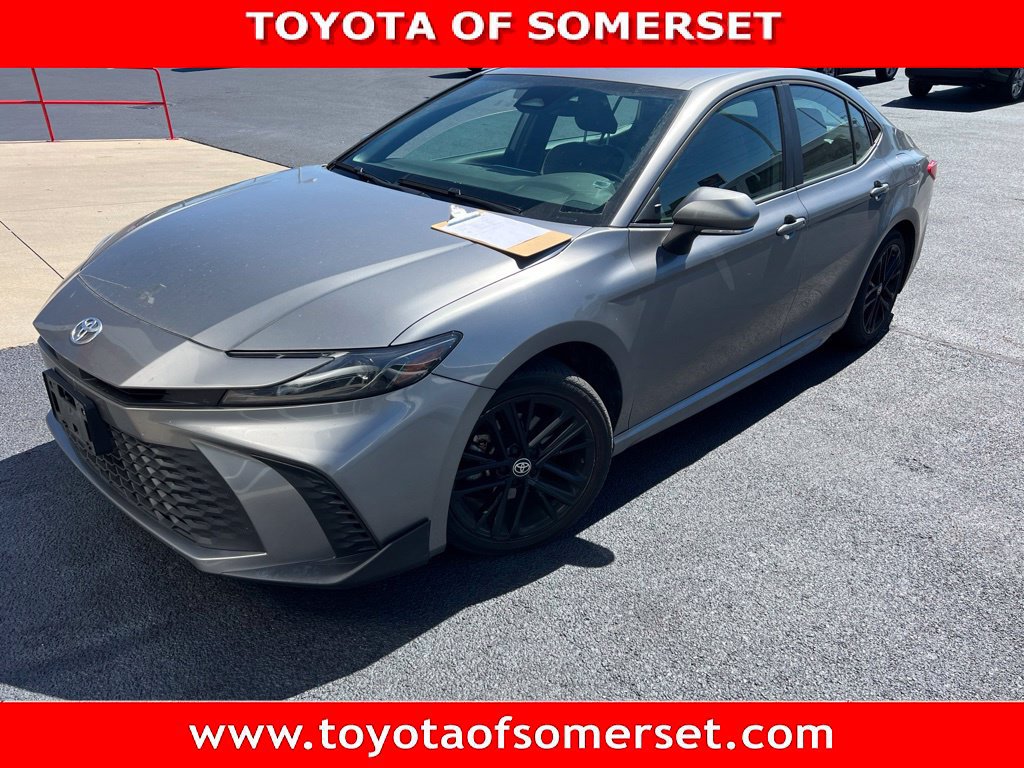 Used 2025 Toyota Camry SE FWD image 1