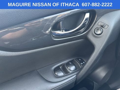 Used 2019 Nissan Rogue SV image 14