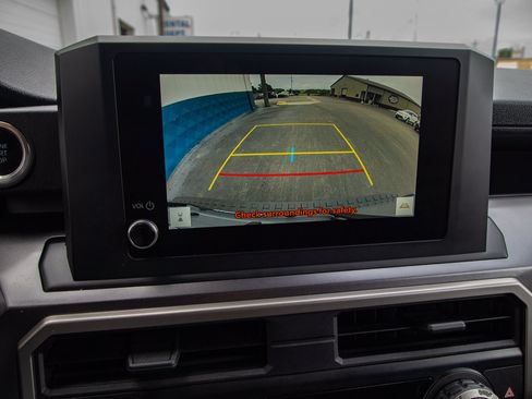 Used 2025 Toyota 4Runner SR5 AWD/4WD image 16