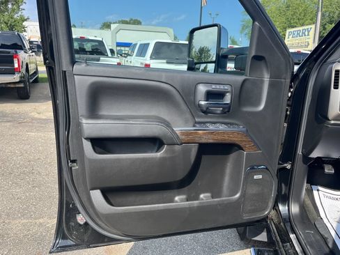 Used 2017 GMC Sierra 3500 Denali w/ Duramax Plus Package AWD/4WD image 18
