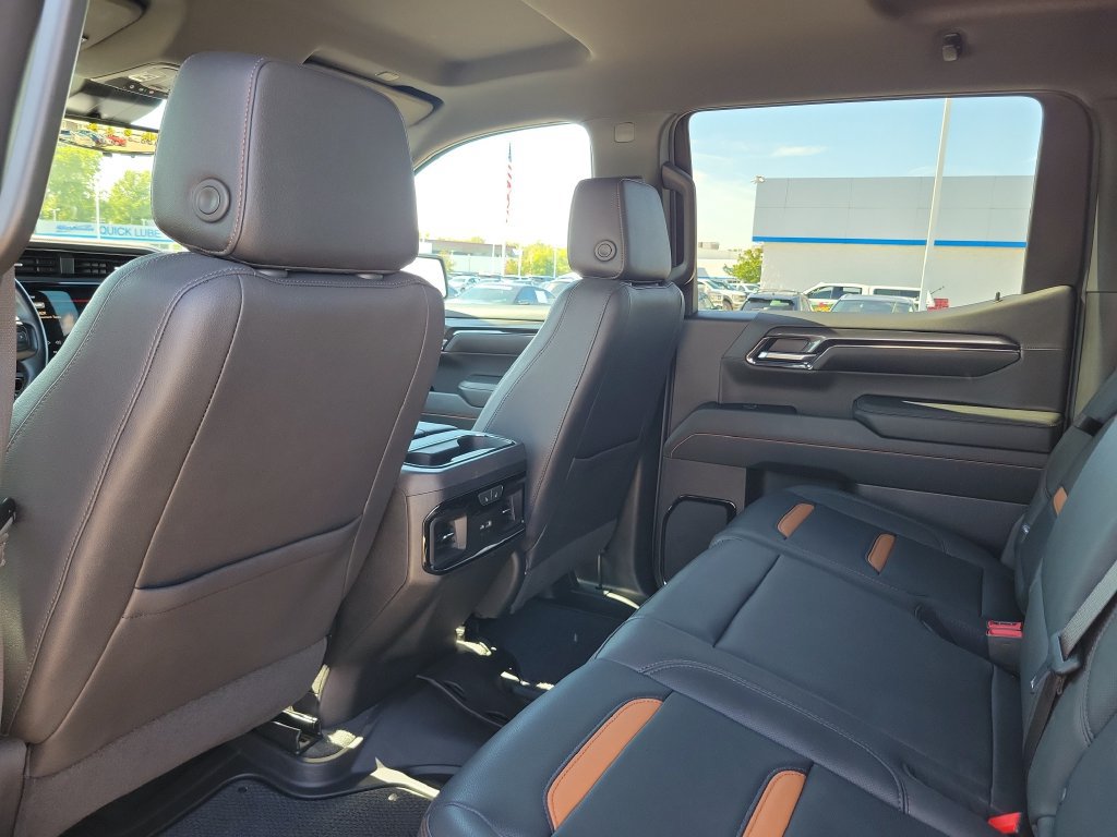 Used 2023 GMC Sierra 1500 AT4 w/ Technology Package AWD/4WD image 28