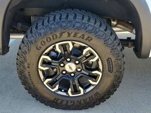 Used 2025 Chevrolet Silverado 1500 ZR2 w/ Technology Package image 34