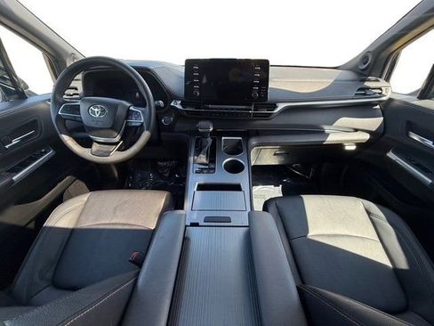 Used 2024 Toyota Sienna XLE Woodland Edition image 23